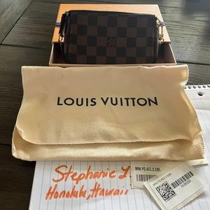 LV mini pochette